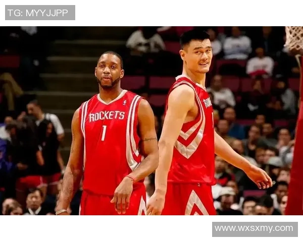 姚明与巴蒂尔的传奇篮球之路：从火箭队的默契搭档到中国篮球的骄傲