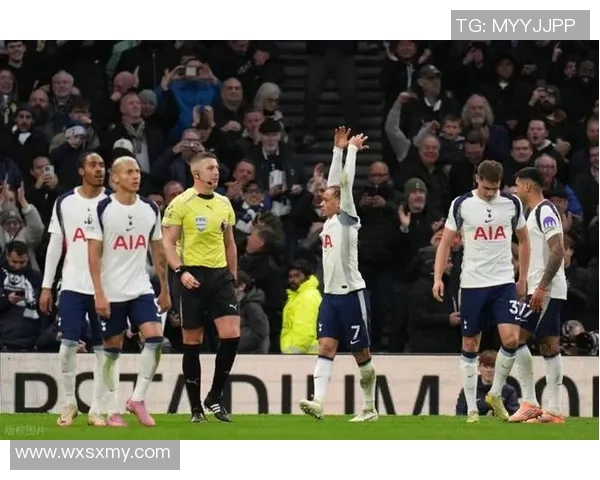 友谊赛阿森纳与热刺战成平局争议判罚引发全场热议 友谊赛阿森纳与热刺战成平局争议判罚引发全场热议