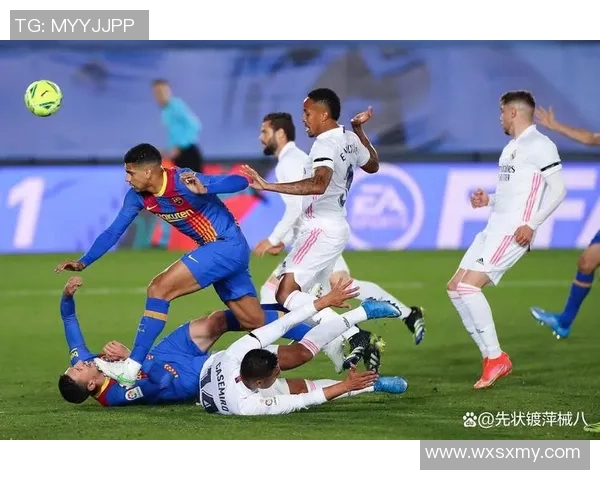 欧联杯惊心动魄皇马逆转巴萨争议判罚引发全场热议